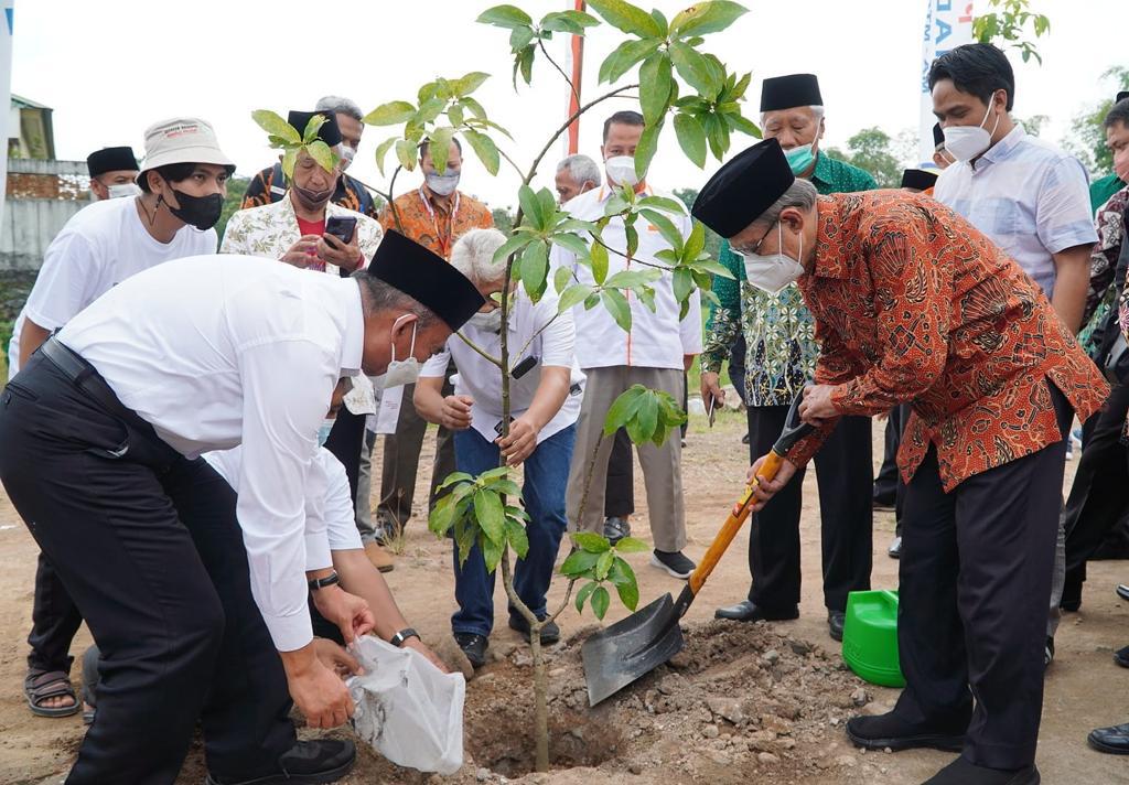 Ketua Umum PP Muhammadiyah Ambil Bagian Aksi Tanam 10 Juta Pohon