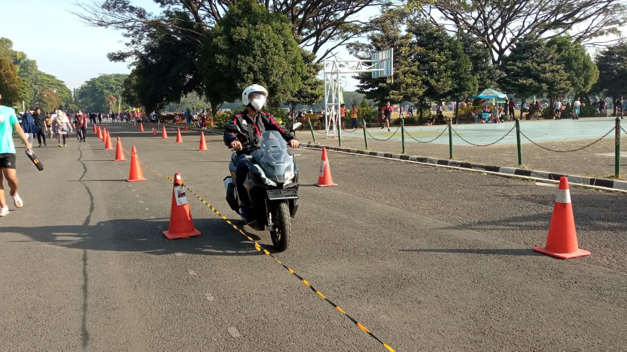 Ratusan Warga Malang Jajal Riding Experience New Honda ADV1 60