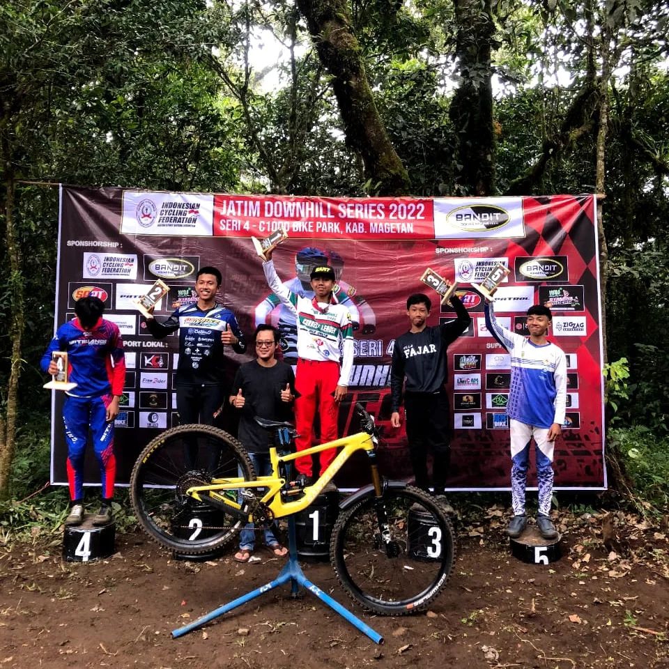 Atlet Kota Batu Borong 3 Medali Emas di Ajang Jatim Downhill Series 2022