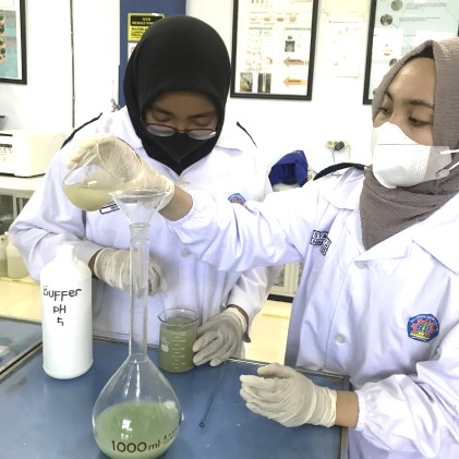 Mahasiswa Polinema Ubah Limbah Kulit Jeruk Menjadi Bioetanol