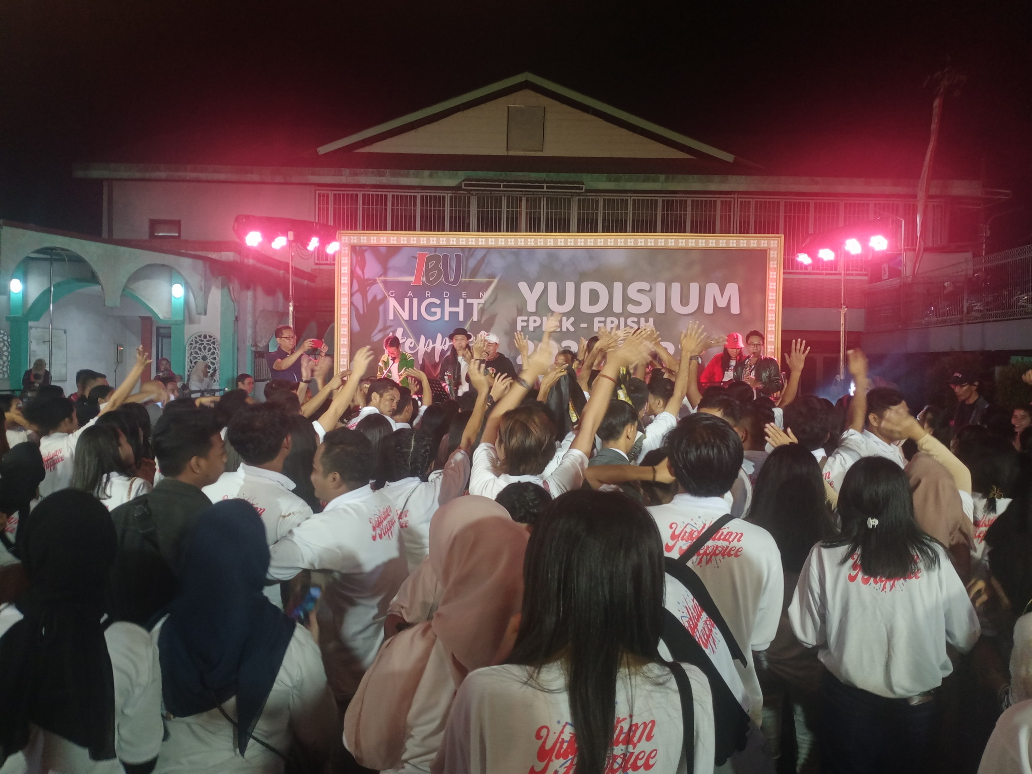 Pertama di Indonesia, Konsep Pesta Kebun Warnai Yudisium IKIP Budi Utomo 2021/2022