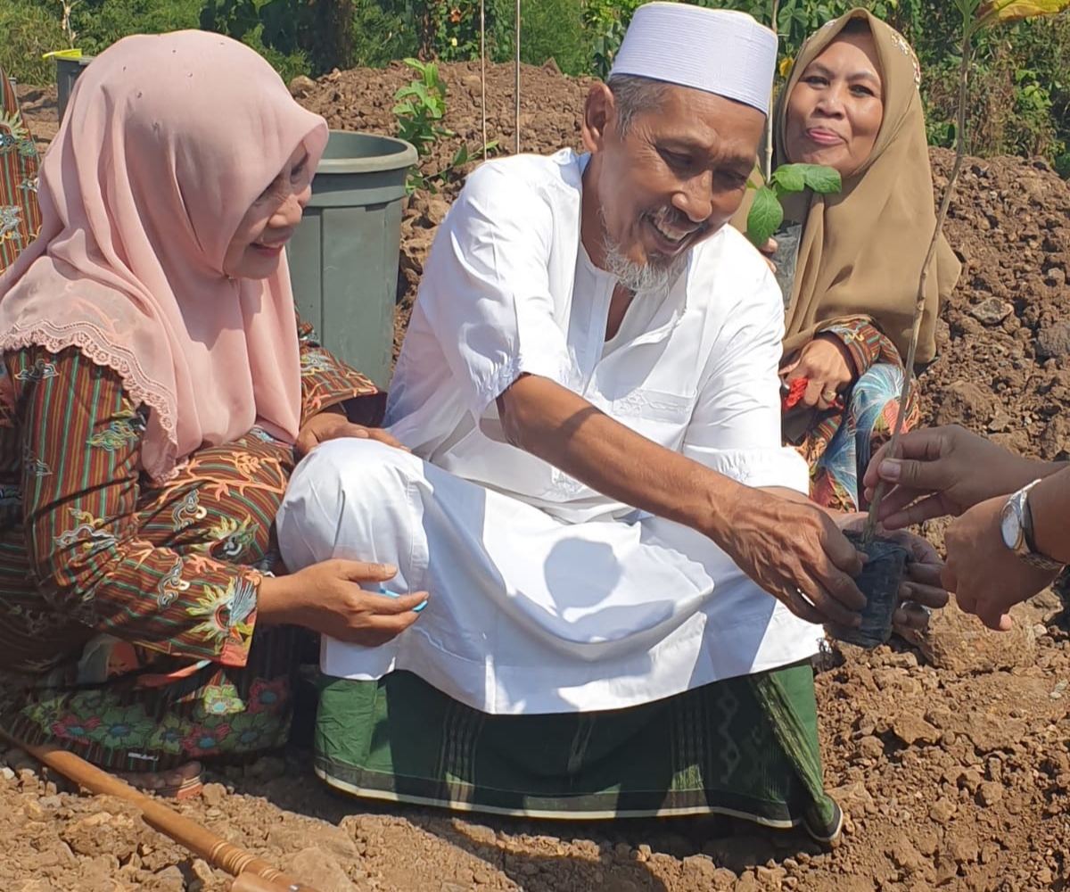 Pesantren Queen Zam Zam Sukseskan Aksi Tanam 10 Juta Pohon, KH Mashudi Nawawi: Tidak Ada Bantuan Pemerintah