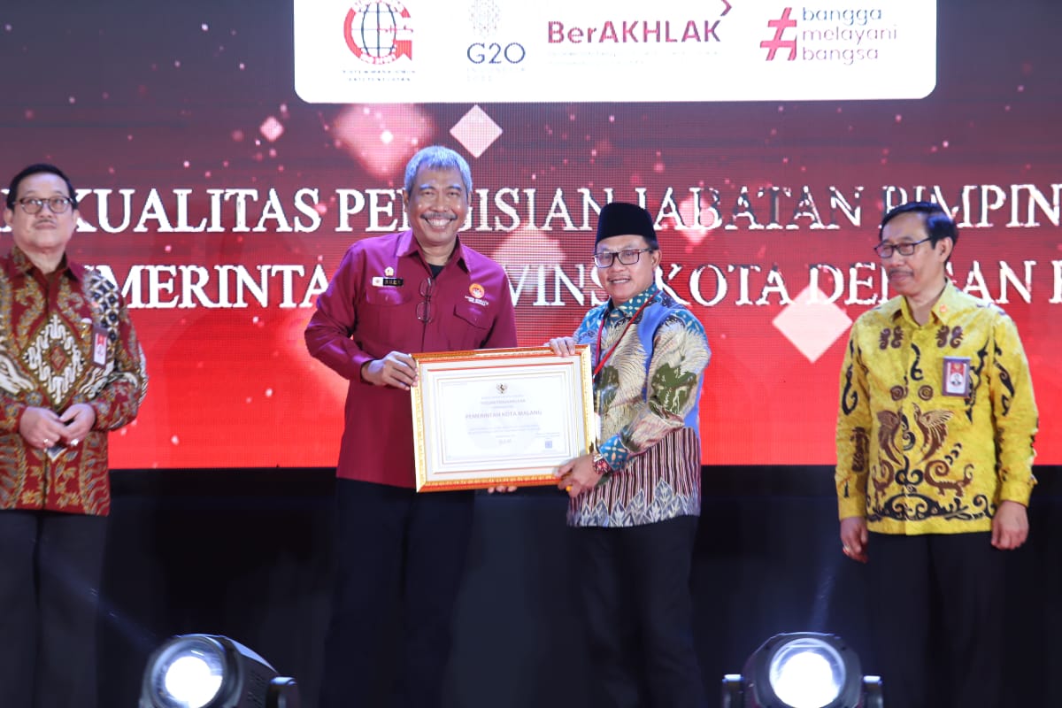 Sutiaji Terima Penghargaan Kualitas Pengisian Jabatan Pimpinan Tinggi Tahun 2021 dengan Predikat Baik