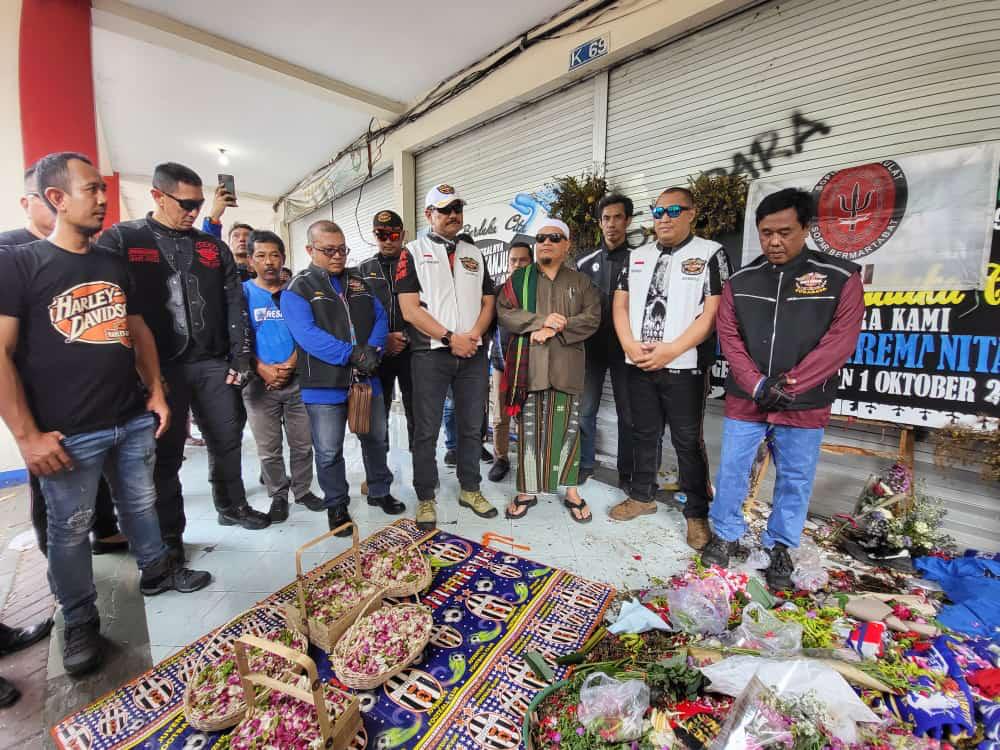 Tragedi Kanjuruhan, Ratusan Club Motor di Malang Doa Bersama di Area Stadion Kanjuruhan