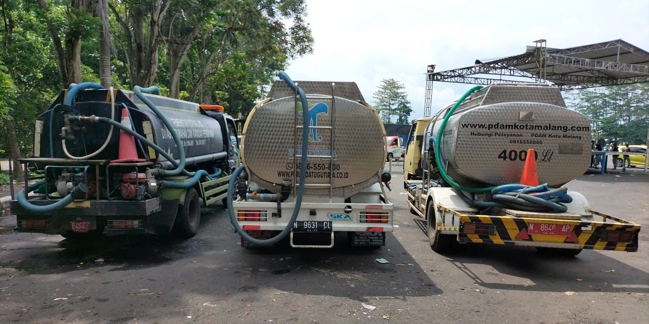 Tugu Tirta Kirim Pasokan Air Bersih ke Wilayah Terdampak Banjir Malang Selatan