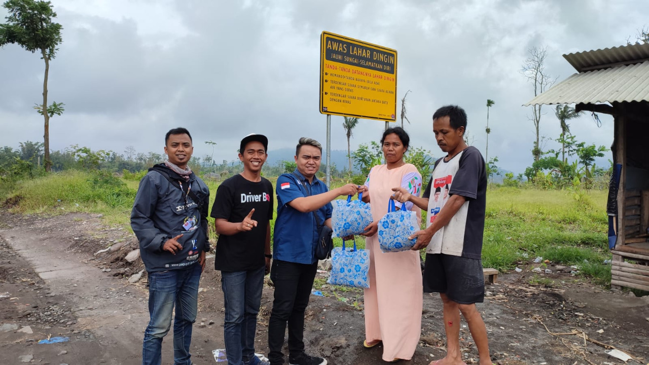 Komunitas Honda Malang Tutup Tahun dengan Salurkan Bantuan ke Korban Erupsi Semeru