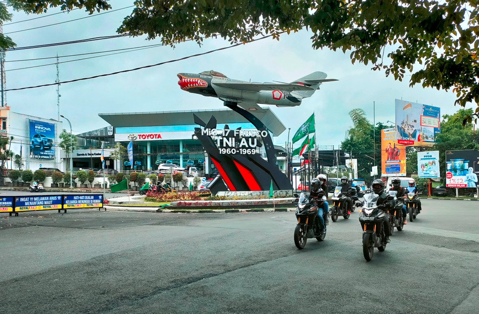 Pecinta Honda CB150X Ikuti Rolling City Kota Malang