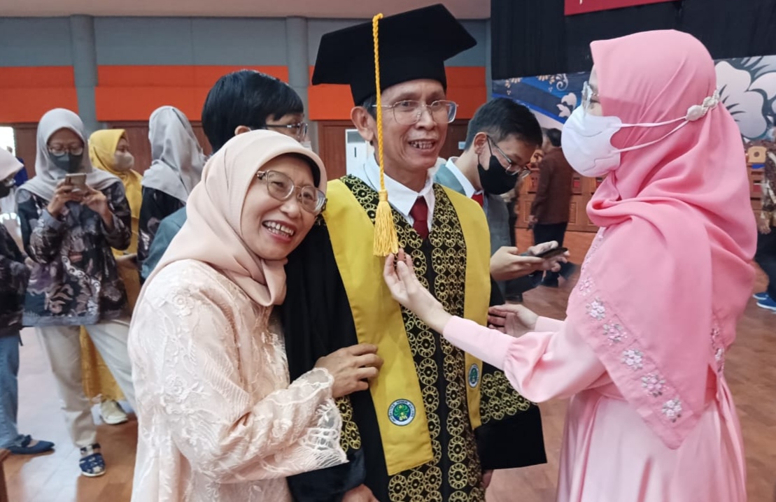 Prof Dr Sugiharto MS Dikukuhkan Jadi Guru Besar Pertama FIK UM dan Kedua di Indonesia