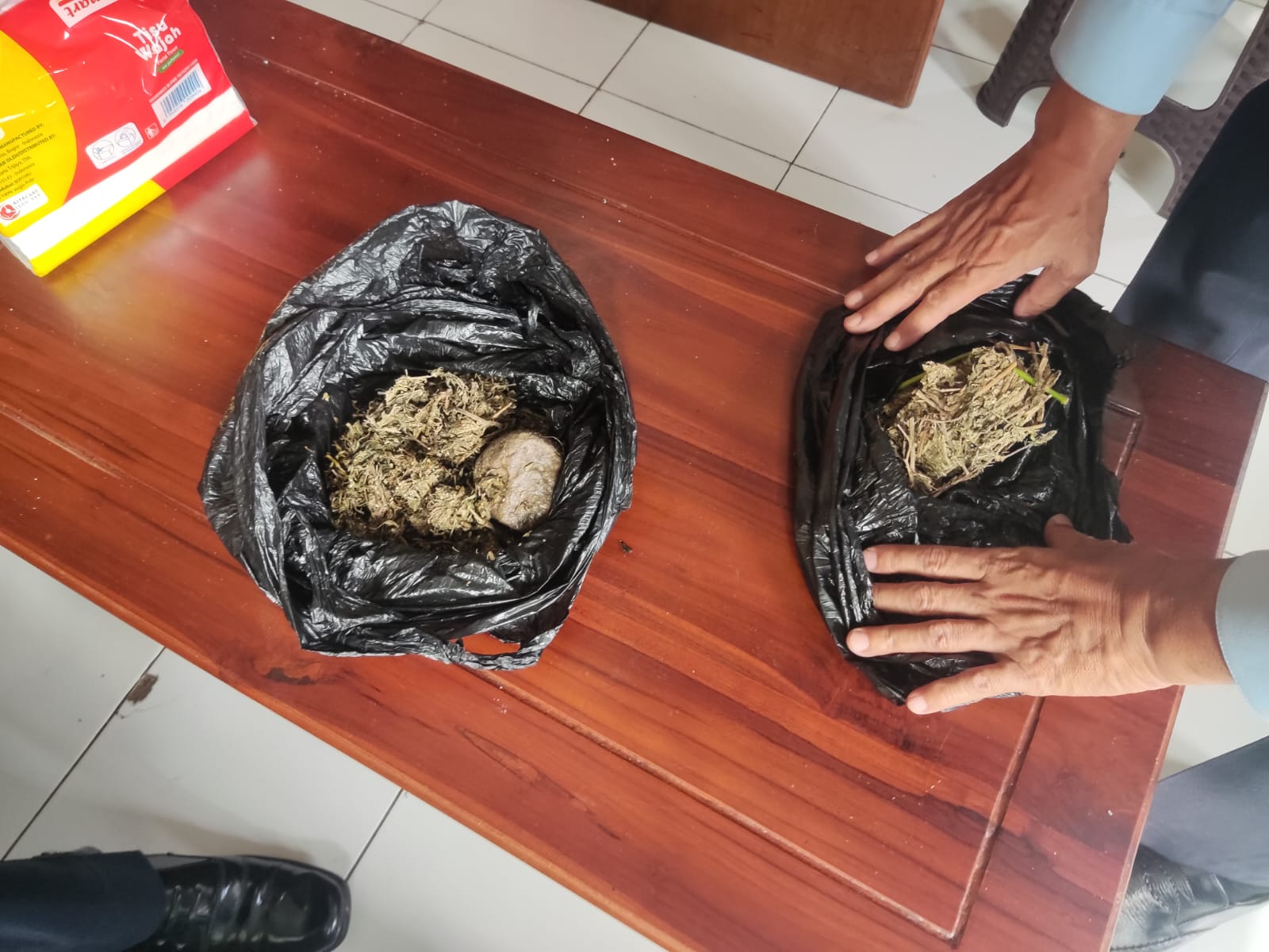 Bungkusan Hitam Berisi Ganja 157 Gram Ditemukan di Lapas Malang