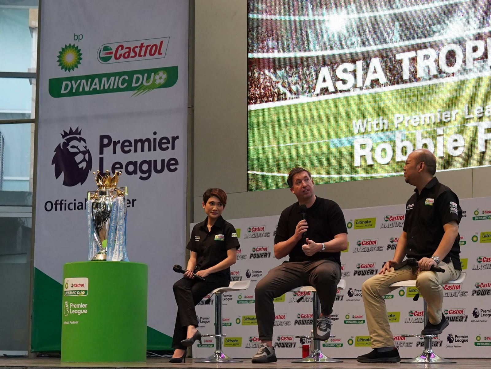 Tur Trofi Liga Inggris Bareng Robbie Fowler di Jakarta
