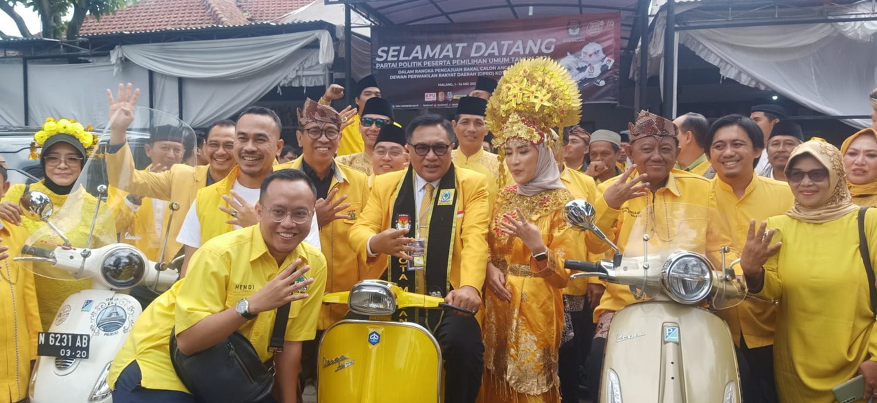 Bung Edi Antarkan Pendaftaran Bacaleg Golkar ke KPU Kota Malang