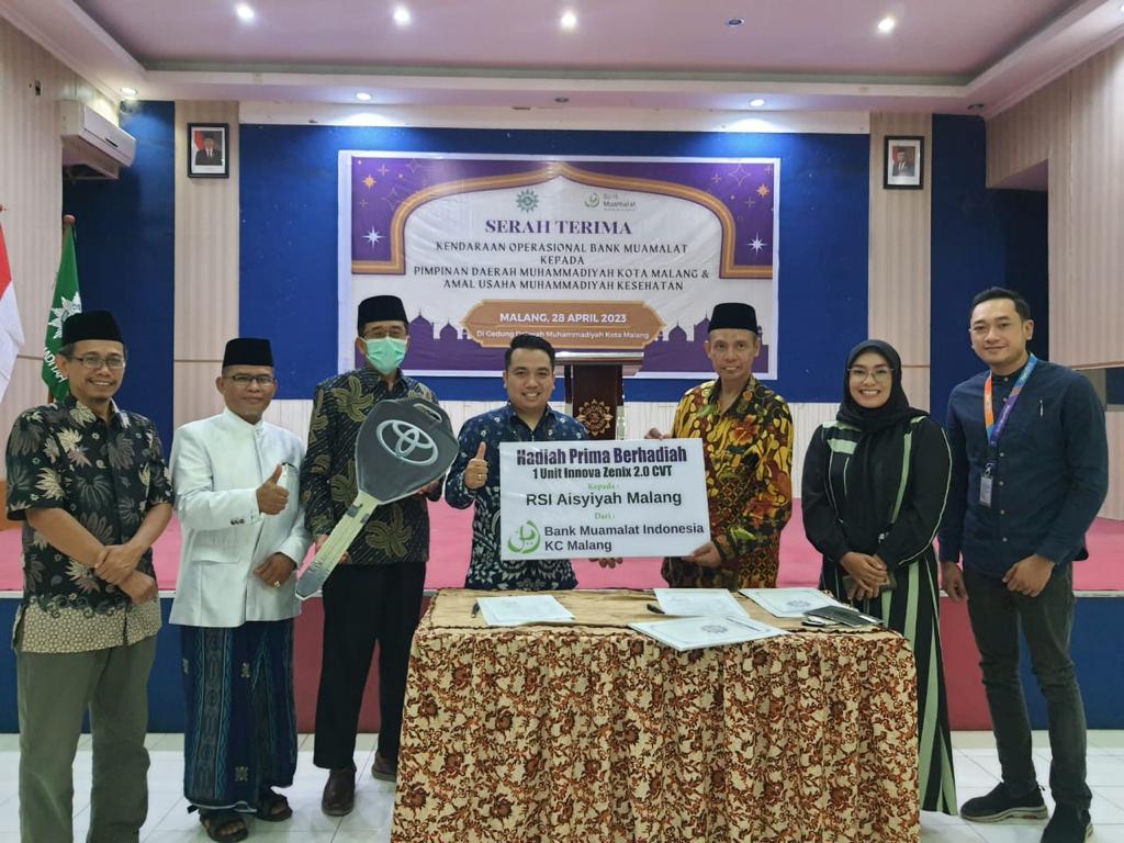 Bank Muamalat Malang Serahkan Kendaraan Operasional Innova Zenix ke Pimpinan Daerah Muhammadiyah Malang