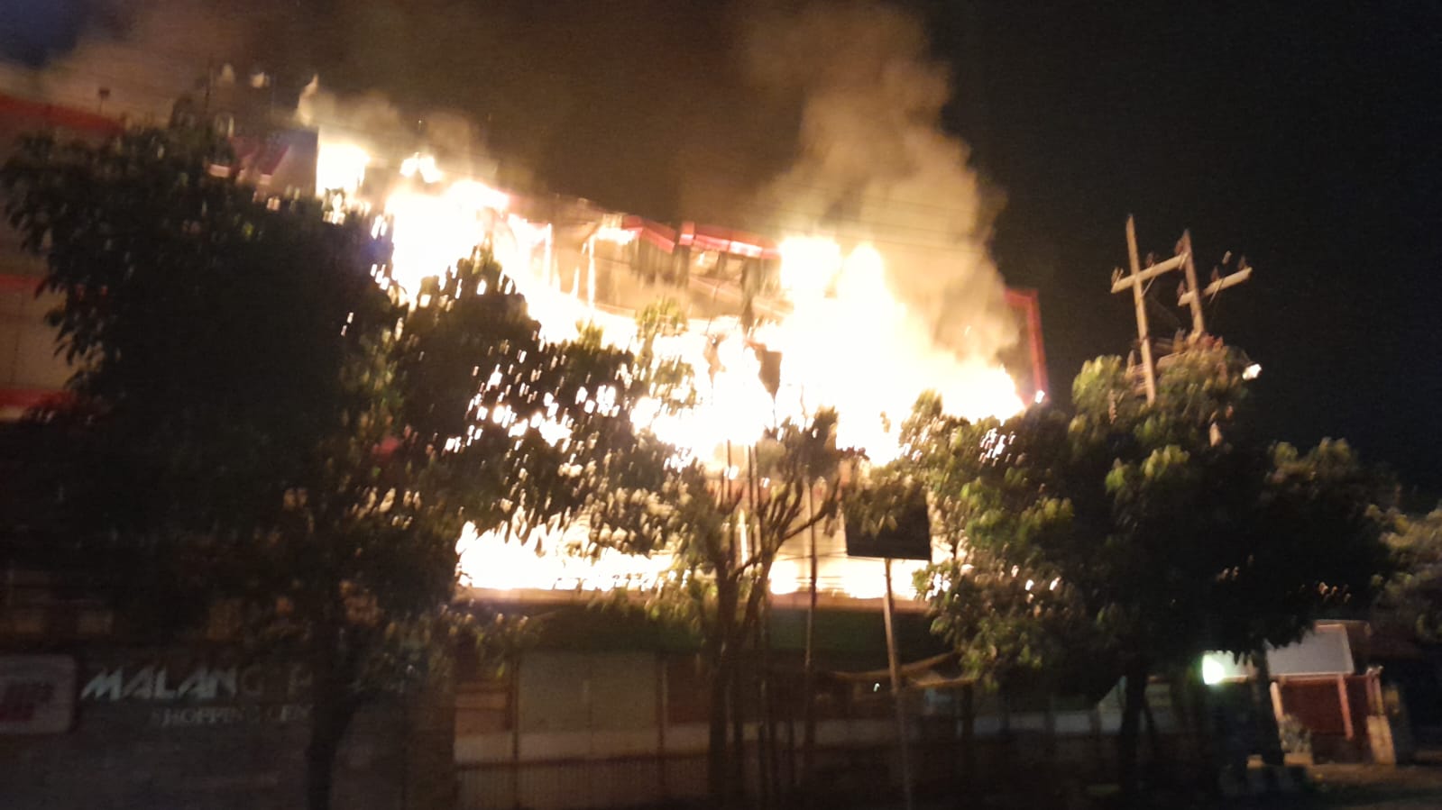 Kebakaran Malang Plaza, 13 Mobil Damkar Dikerahkan