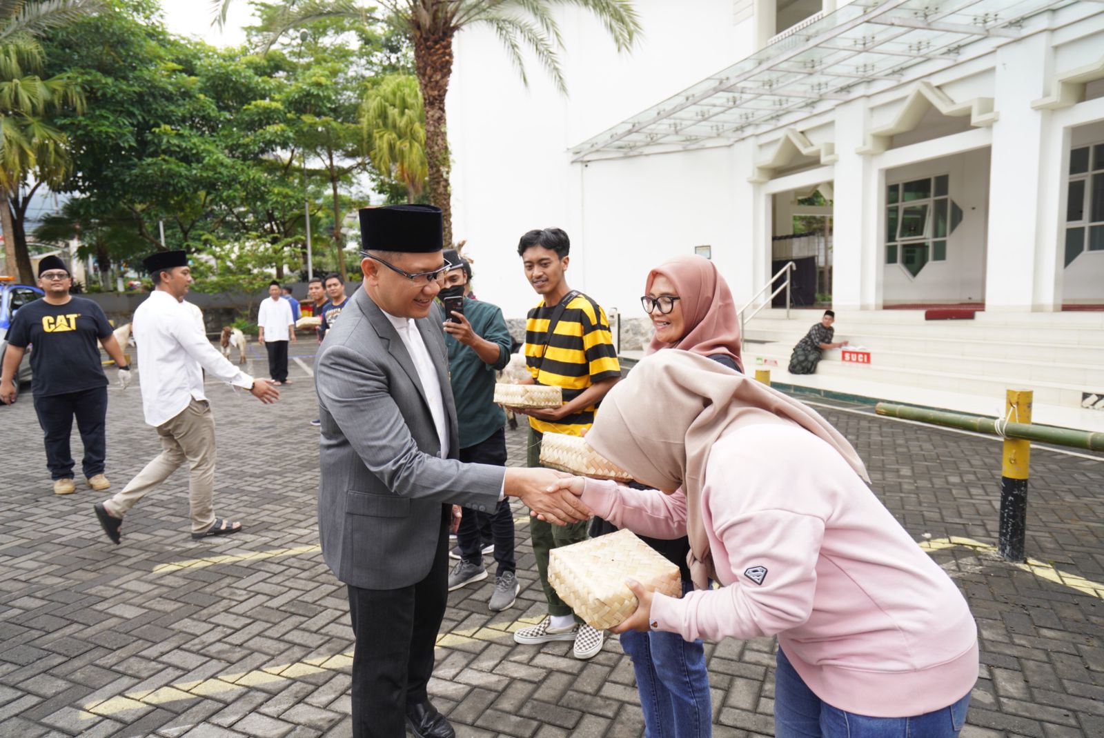 Rayakan Iduladha, Pemkot Bersama DPRD Kota Batu Salurkan 6 Sapi dan 28 Kambing