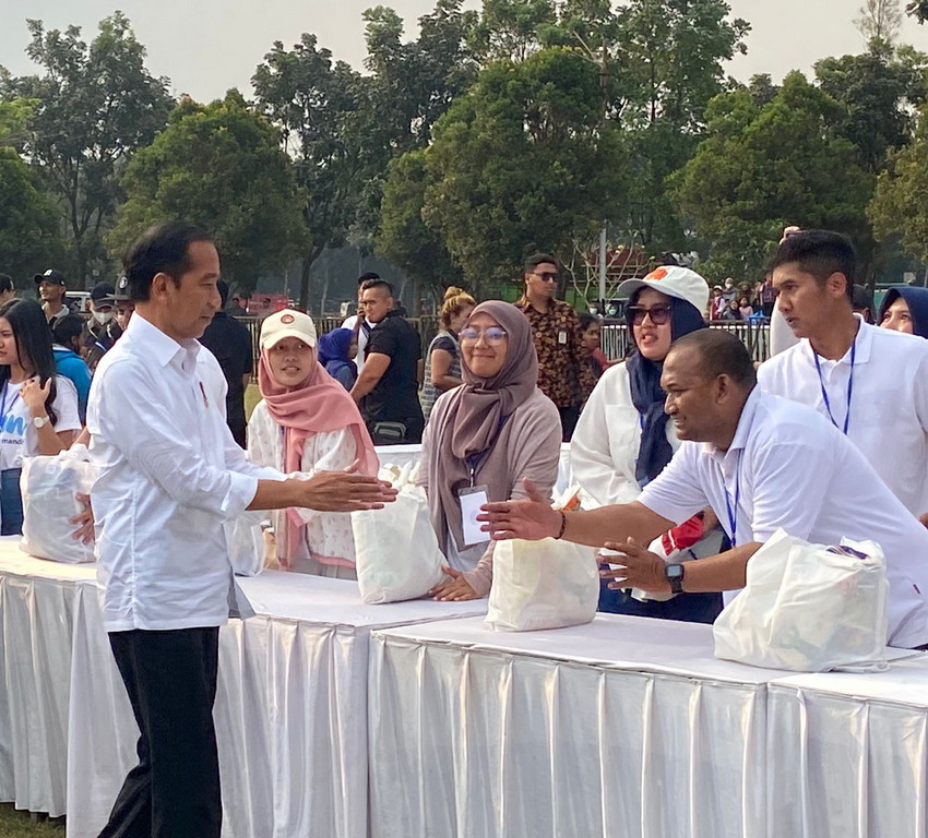 Waspadai El Nino, Jokowi Perintahkan Kepala Daerah dan BUMN Perbanyak Bantuan Sembako