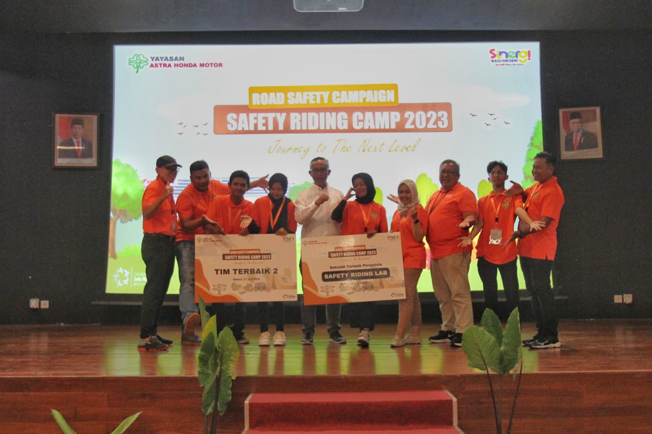 SRL SMK Muhammadiyah 1 Kepanjen Terbaik di Safety Riding Camp 2023