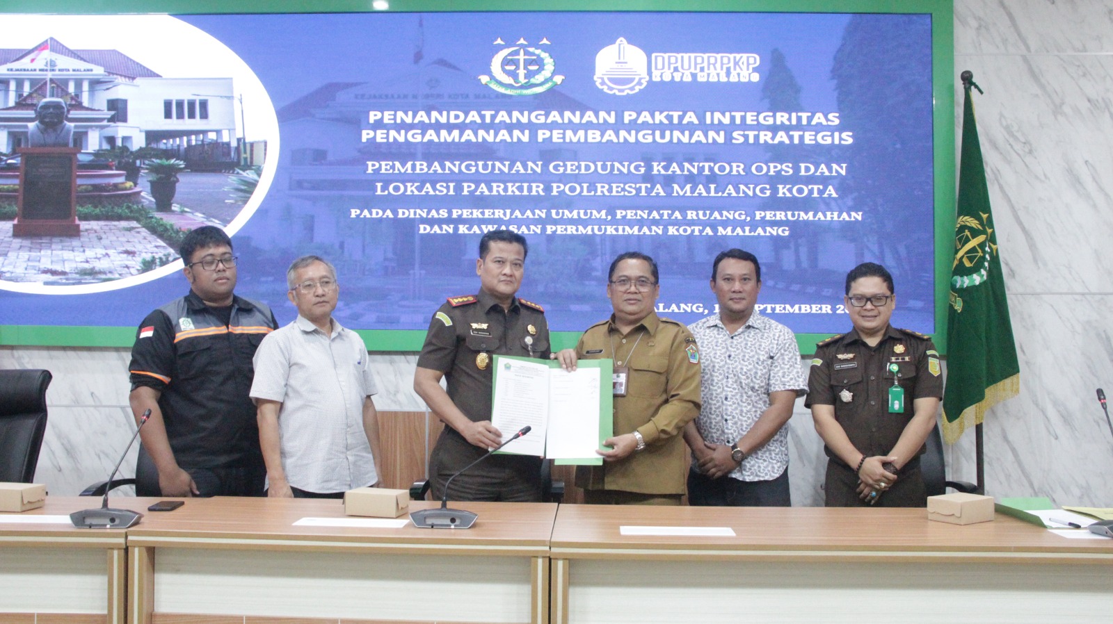 Kejari dan Dinas PU Kota Malang Tandatangani Pakta Integritas PPS Gedung Polresta Malang Kota