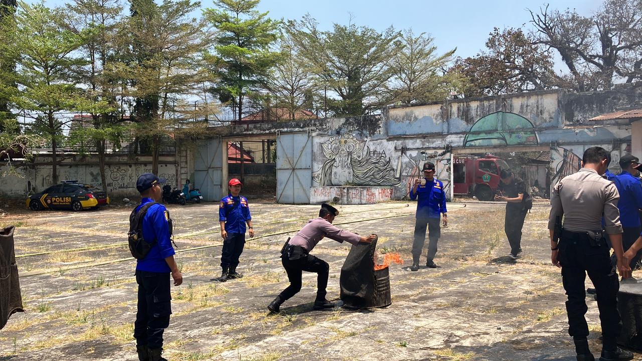 Personel Polresta Malang Kota Tingkatkan Kemampuan Pelatihan PPGD dan Penanganan Kebakaran