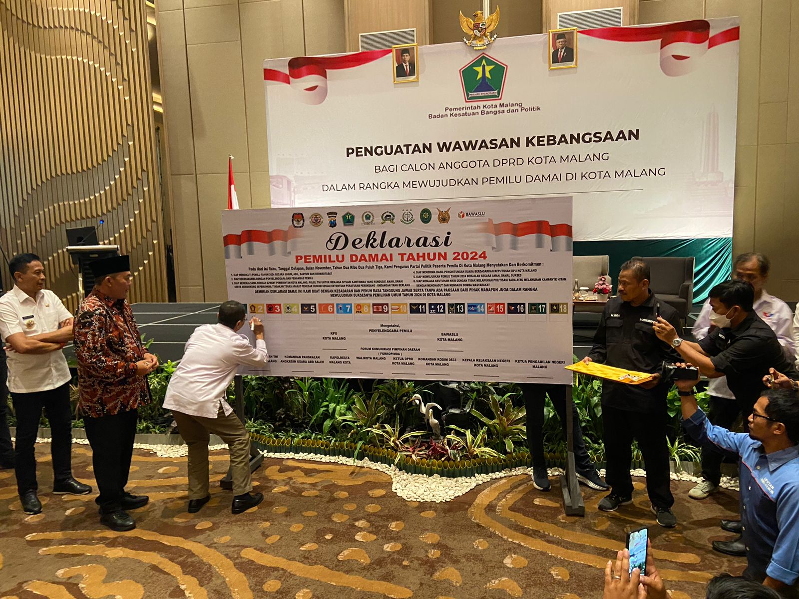 Ratusan Caleg Ikuti Deklarasi Pemilu Damai 2024, Ini Pesan Ketua DPRD Kota Malang