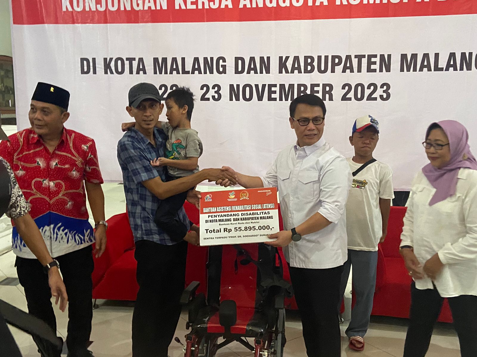 Basarah Salurkan Bantuan Atensi Kemensos ke Ratusan PPKS di Malang
