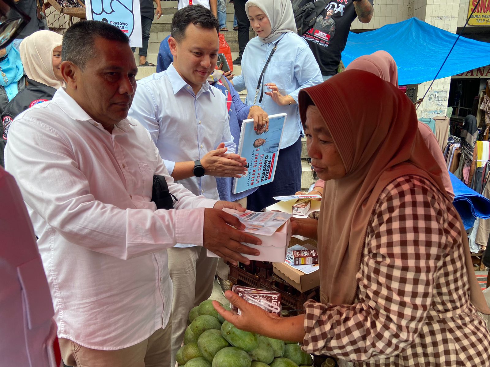 Hari Pertama Kampanye, TKD Prabowo – Gibran Kota Malang Bagikan 5 Ribu Paket Makanan dan Susu