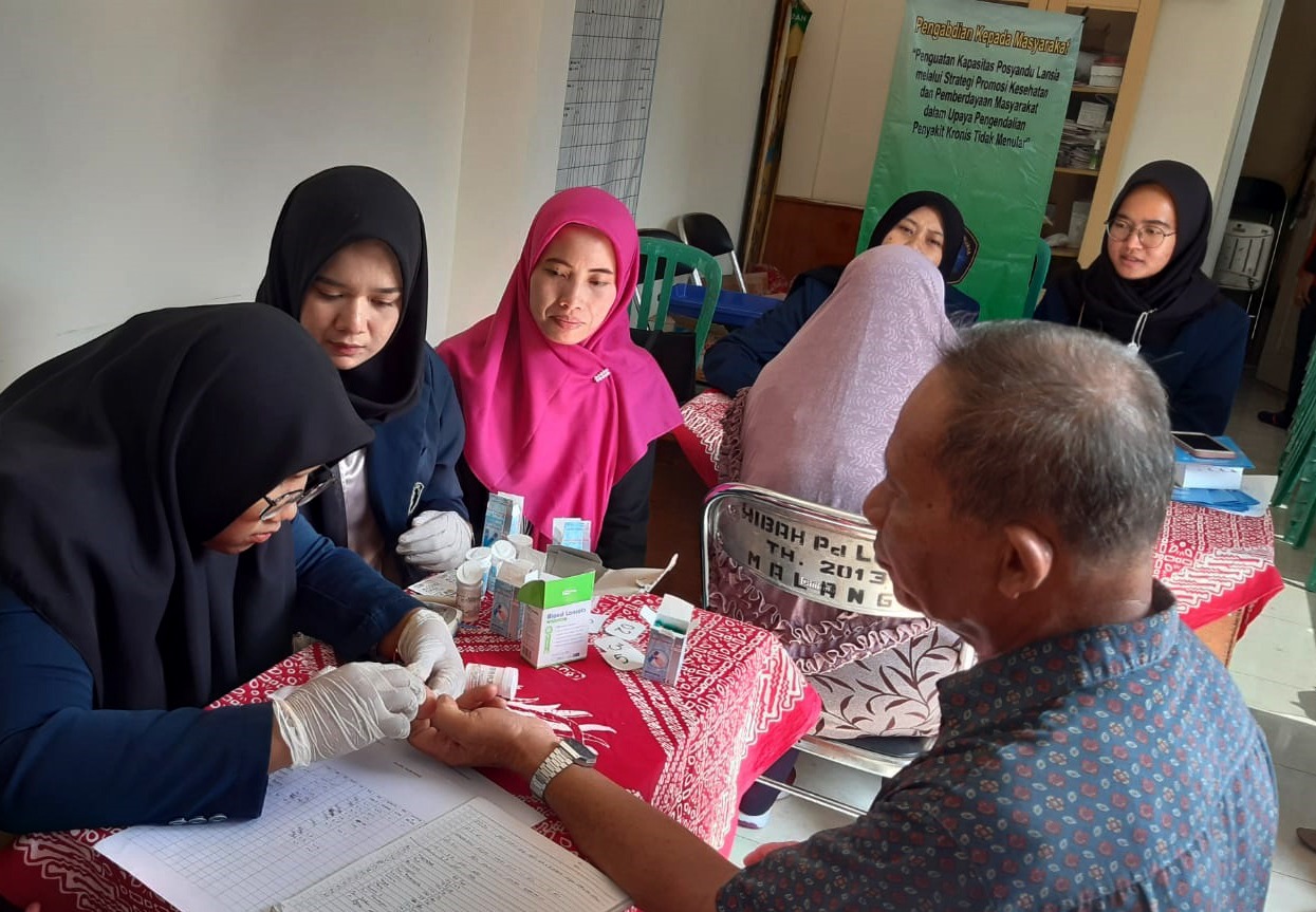 Tingkatkan Kapasitas Puluhan Kader Posyandu Lansia di Sukun dan Edukasi PTM