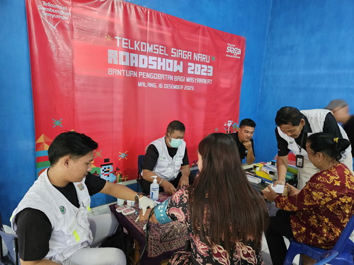 Telkomsel Bantu Pengobatan Gratis dan Pemberian Nutrisi untuk Masyarakat Pra Sejahtera Kabupaten