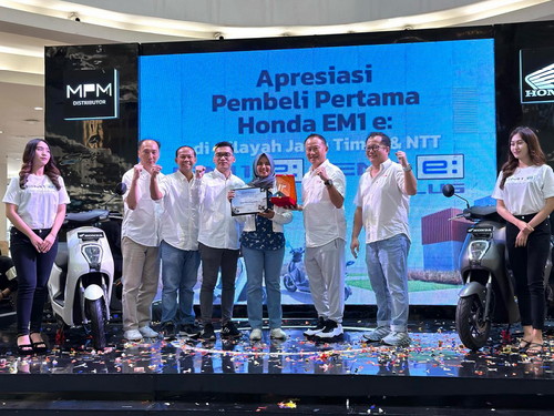 Antusias Masyarakat Merasakan Sensasi Berkendara Honda EM1 e: dan Honda Em1 e: Plus di Mall