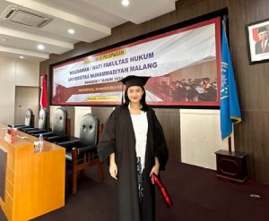 Member JKT 48 Diwisuda UMM, Raih Gelar Sarjana Hukum