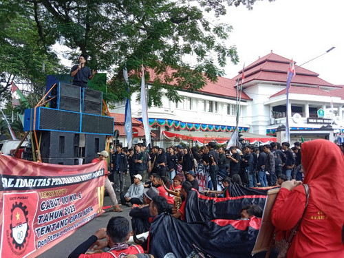 Ada Bantengan di Aksi May Day Balai Kota Malang
