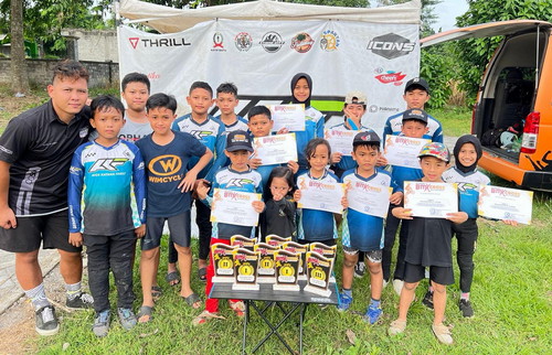 Atlet BMX Kota Batu Boyong Sembilan Piala di Kejuaraan BMX Cross Blitar 2024