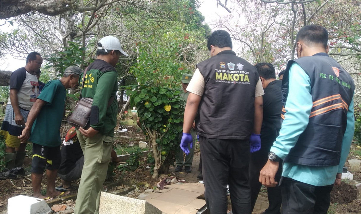 Mayat Bayi Dibungkus Kain Ditemukan di Makam Sudimoro