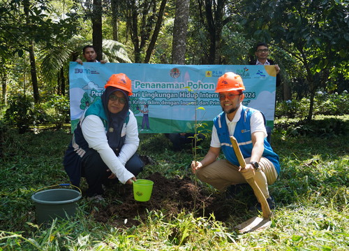 Jaga Kelestarian Lingkungan, Jasa Tirta I dan PT PLN Nusantara Power Tanam 10 Ribu Bibit