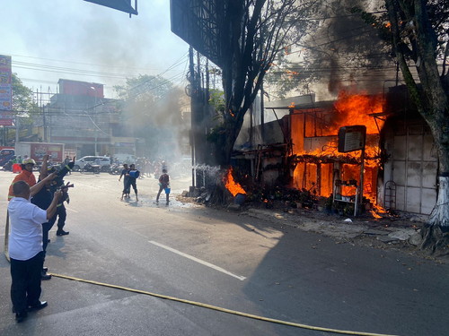 Gara-gara Bakar Kertas, Rumah di Jalan Ahmad Yani Terbakar Habis