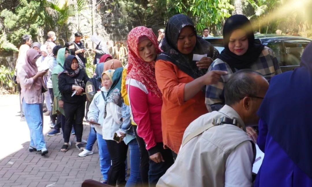 Kucurkan Rp327,6 Juta untuk BLT DBHCHT Tahap Pertama kepada 182 Pekerja Pabrik Rokok