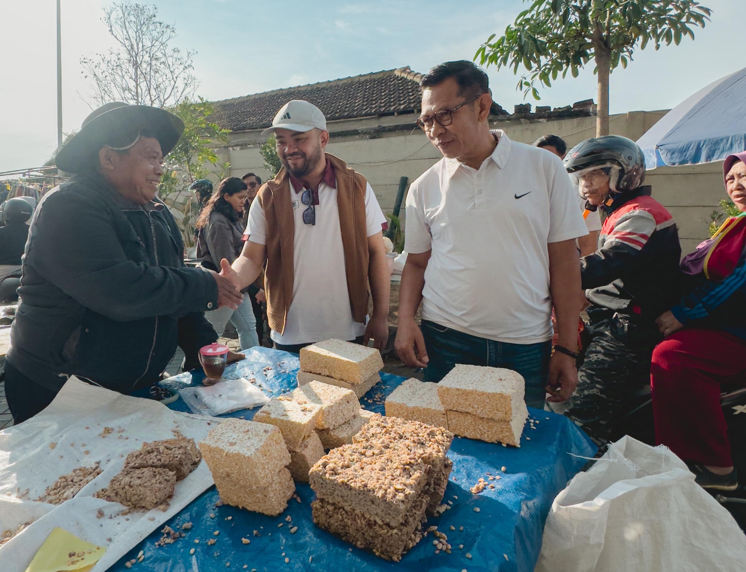 Konsisten Perjuangkan Hak Pedagang, Paslon NH Dapat Dukungan dari PKL Pagi Among Tani