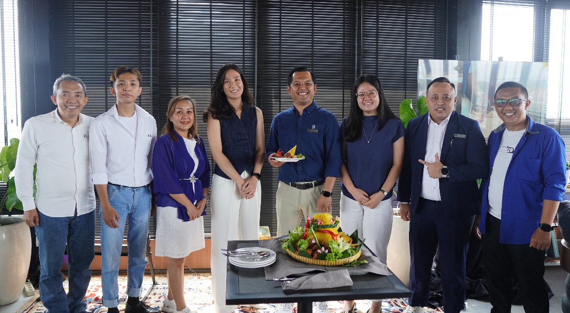 Ada yang Spesial di Gin-Gin Cafe Pool & Rooftop untuk Merayakan Kebahagiaan Setiap Hari