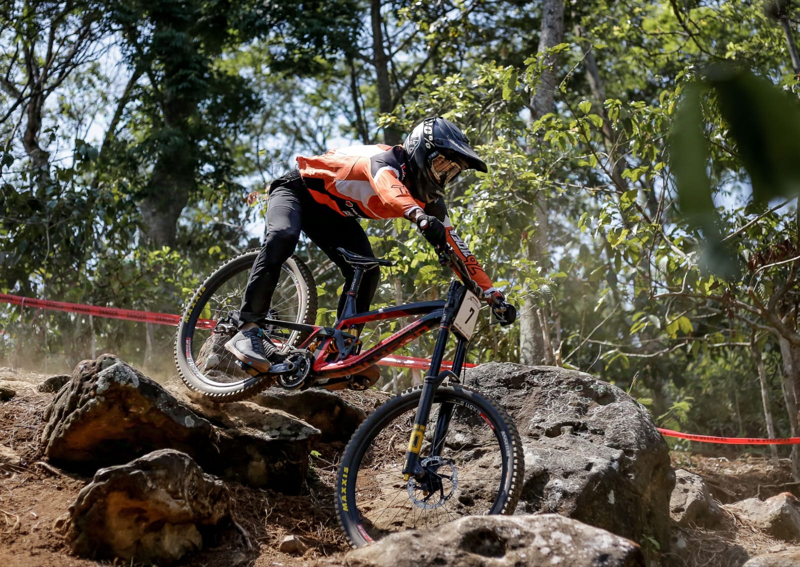 Trek Klemuk Bike Park Jadi Ajang Pembuktian Berebut Tahta Juara 76 Indonesian Downhill 2024