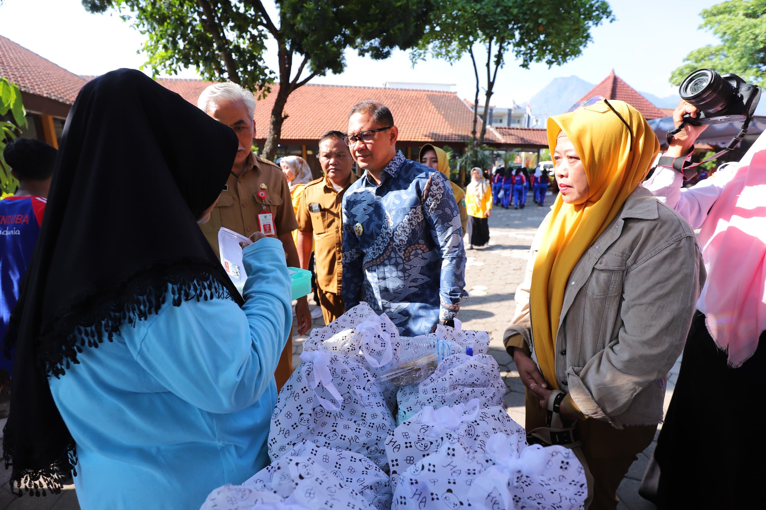 Cerdaskan Generasi Bangsa melalui Pemberian Makanan Bergizi di Kota Batu