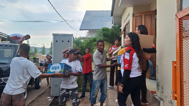 MPM Honda Jatim dan Yayasan AHM Salurkan Bantuan Erupsi Gunung Lewotobi Laki-Laki NTT