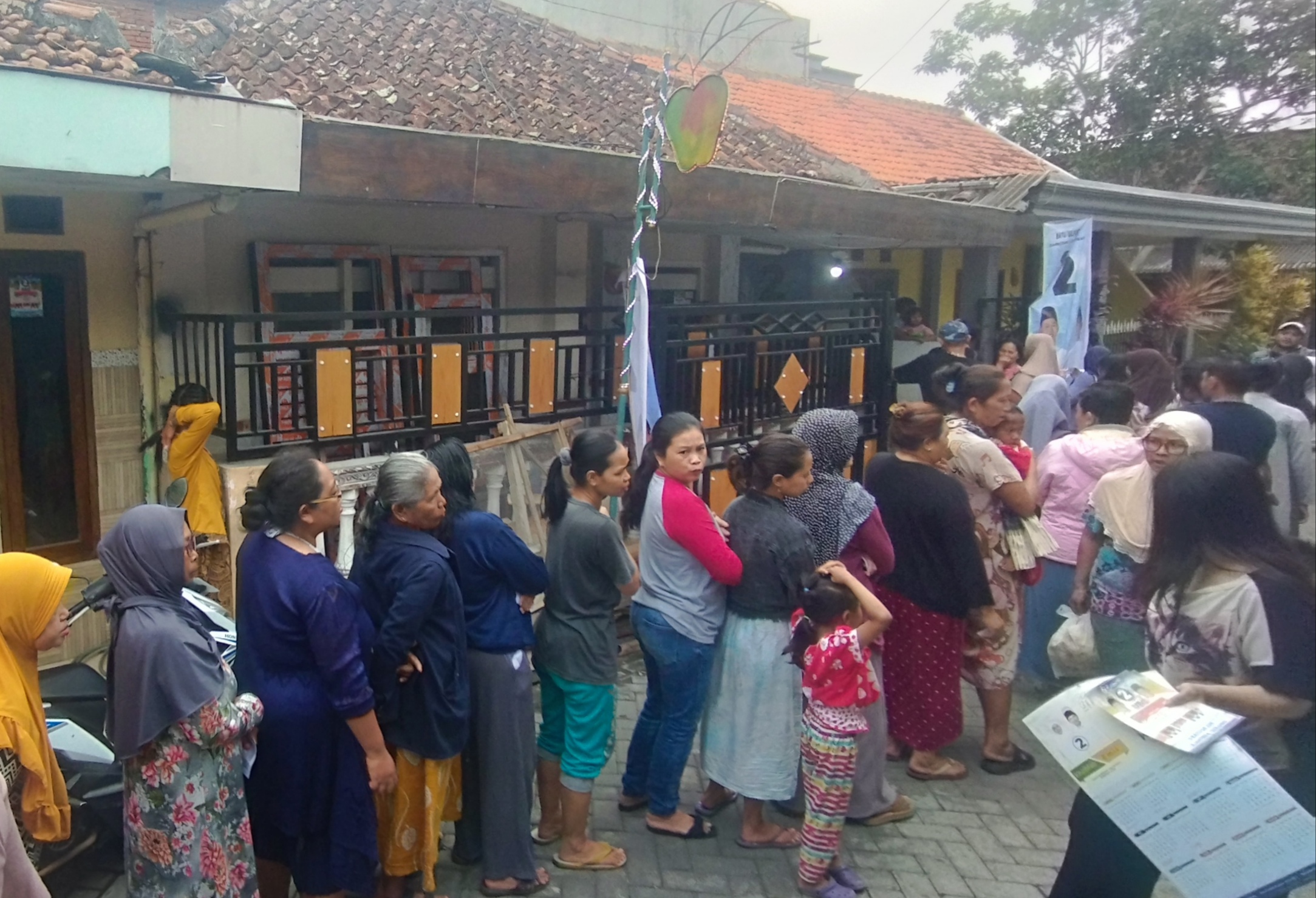 Pikat Simpati Masyarakat, Paslon GURU Gelar Program Tebus Sembako Murah