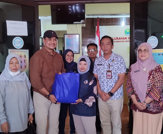Forum TSP Kota Malang Bagikan Puluhan Sembako di Mergosono