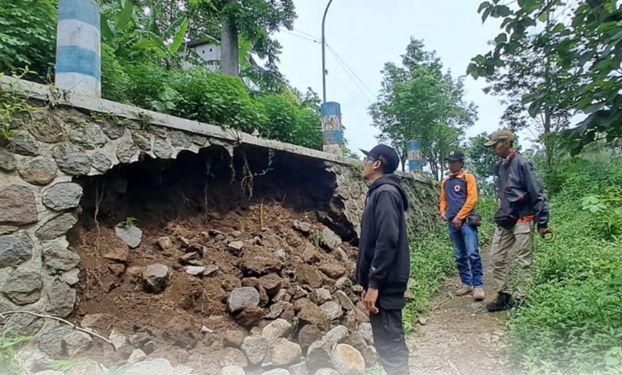 Plengsengan Teknis Jebol, BPBD Imbau Pengendara Waspada saat Melintas Jalur Batu-Malang