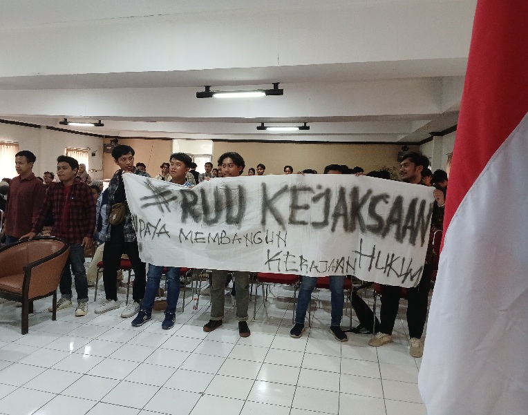 Pemuda Mahasiswa Jatim Deklarasi Tolak RUU KUHAP dan Kejaksaan