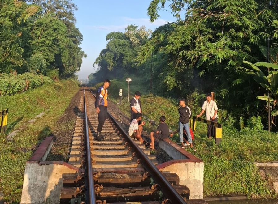 KAI Daop 8 Surabaya Larang Aktivitas di Jalur Kereta Api Selama Ramadan Termasuk Ngabuburit, Melanggar Kena Sanksi