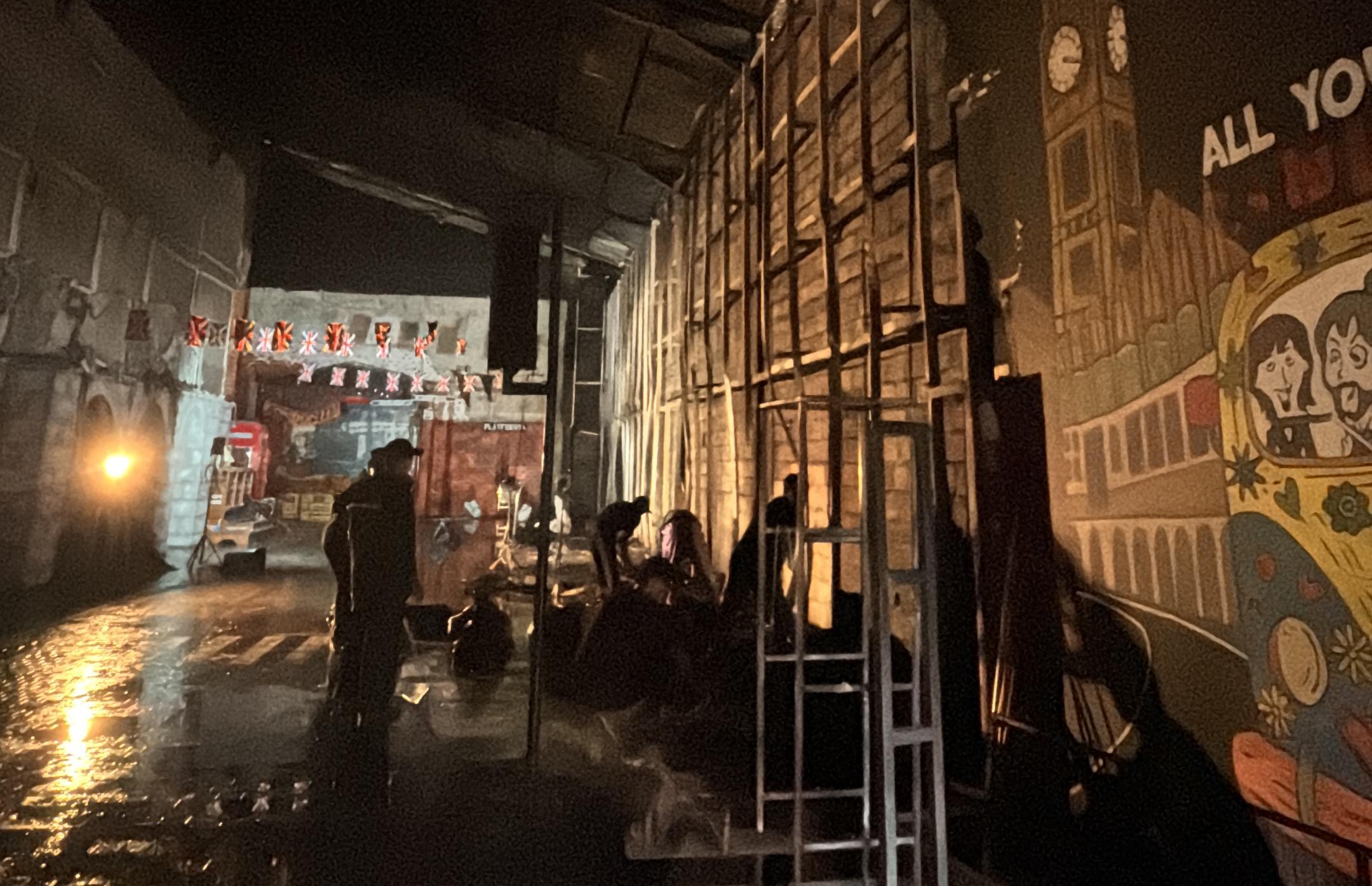 Area London Museum Angkut Terbakar
