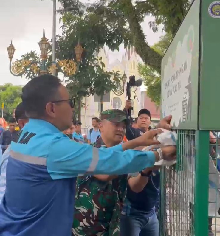 DLH Rencanakan Vending Machine Daur Ulang Botol Plastik