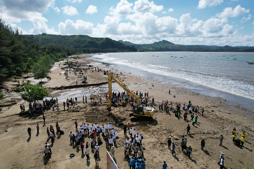 Peringati Hari Lingkungan Hidup, PJT I Bagikan Ratusan Bibit Pohon dan Dukung Aksi Bersih Pantai