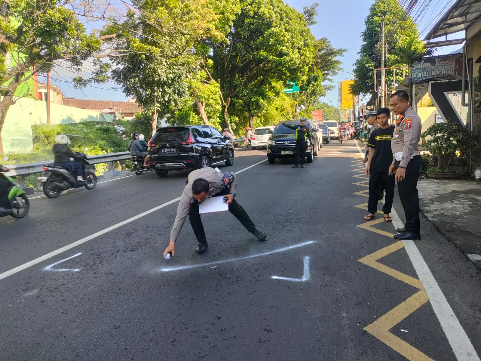 Faktor Kelalaian Akibatkan Pengendara Motor Tewas saat Hendak Mendahului Truk