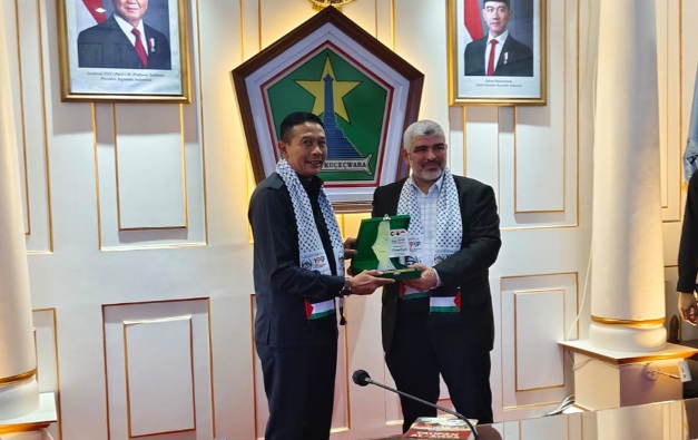 Wali Kota Malang Tegaskan Dukungan untuk Palestina, Serahkan Bantuan Kemanusiaan Rp434 Juta